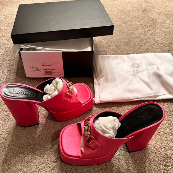 Versace Medusa platform sandals - Picture 12 of 13